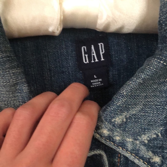 Like New Gap Jean Jacket Women’s Large - Picture 2 of 6